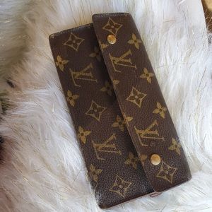 Lv chain purse NO comes with it